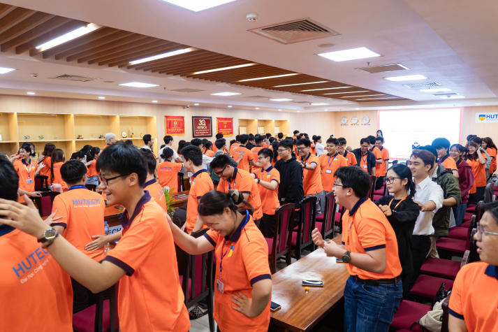 Tập huấn Ban cán sự khóa 2025: Rèn kỹ năng, khẳng định bản lĩnh thủ lĩnh sinh viên HUTECH 62