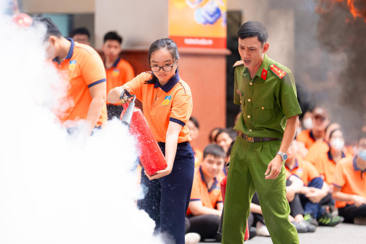 [Video] HUTECH tổ chức diễn tập PCCC & CNCH: Nâng cao năng lực ứng phó, bảo đảm an toàn học đường 72