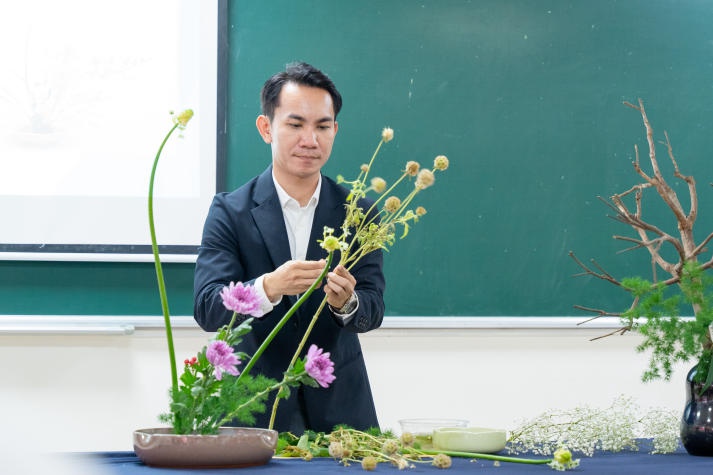 Sinh viên VJIT trải nghiệm nghệ thuật cắm hoa Ikebana 40