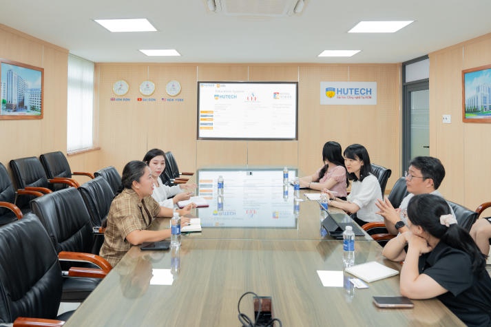 Khoa Hàn Quốc học HUTECH đón tiếp làm việc với Giám đốc Trung tâm Ngôn ngữ tiếng Hàn tại TP.HCM 48