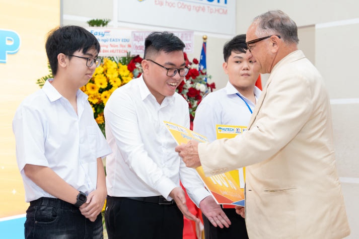 [Video] Hiệu trưởng ĐH Lincoln (Hoa Kỳ) gửi lời chúc tại Lễ khai giảng Viện Đào tạo Quốc tế HUTECH 62