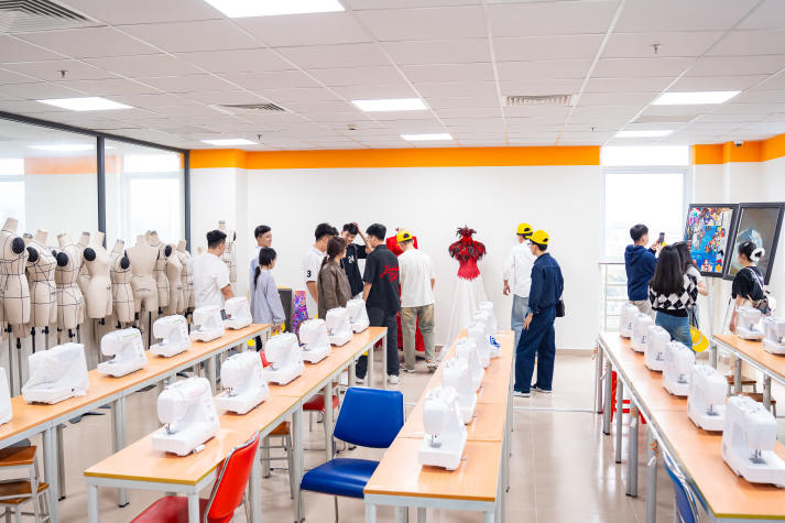 HUTECH chào đón gần 500 học sinh khám phá không gian học tập hiện đại và cơ hội học bổng hấp dẫn 36