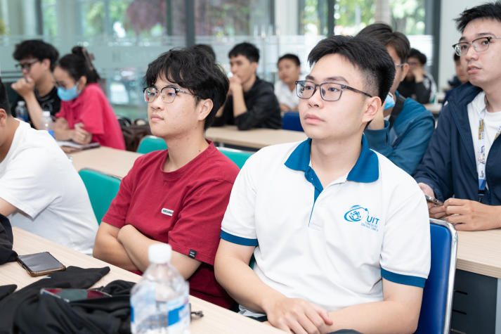 [Video] HUTECH đăng cai Chung kết OAI HCMC 2025: “Sàn đấu” AI mở ra cơ hội chinh phục công nghệ số 88