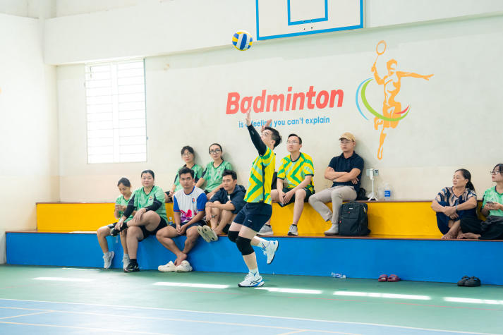 [Hội thao CB-GV-NV HUTECH 2025]: TT.TVTS-TT.TrT-TT.Mar-PTTH, P.ĐT-P.KT-TT.DHS bảo vệ thành công ngôi vương Bóng chuyền nam, nữ 45