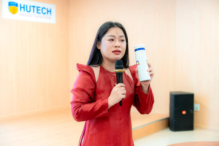 Học sinh THPT “đắm mình” trong không gian nghiên cứu tại Open Lab Day HUTECH 76