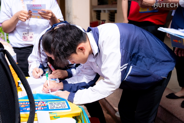 [HUTECH TIKTOK LIVE 2026]: Hiểu rõ mình, chọn ngành thêm tự tin 68