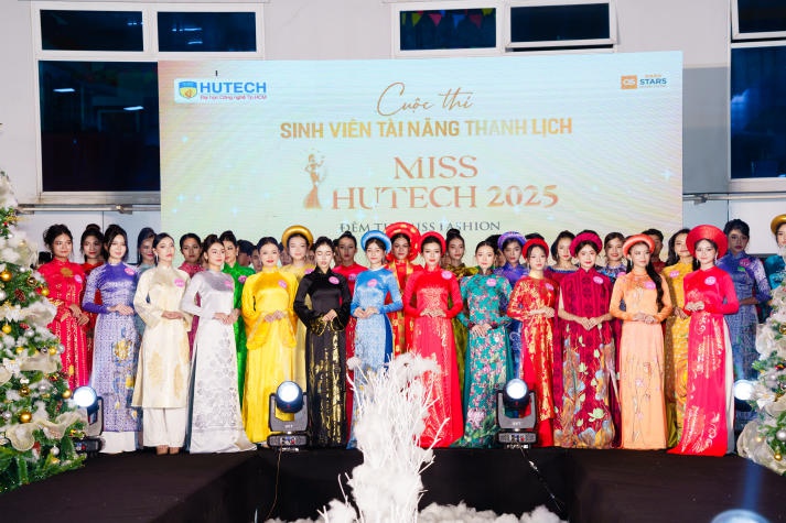 [Video] Tỏa sáng trong phần thi Miss Fashion, thí sinh Miss HUTECH 2025 “gây bão” trên sàn runway 16