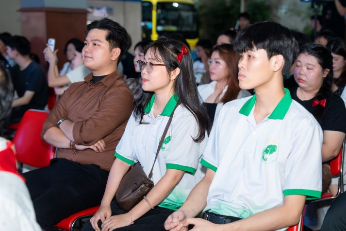 Biến đồ án tốt nghiệp thành sân khấu thực cảnh, sinh viên Quản trị sự kiện kể chuyện Việt bằng cảm xúc 93
