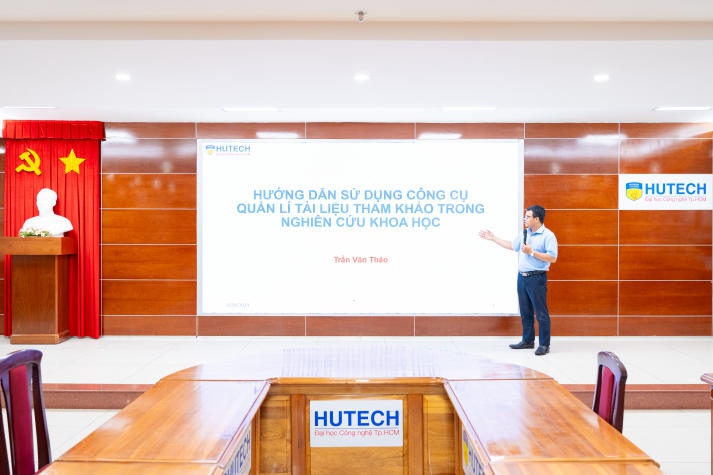 Giảng viên Khoa Khoa học Xã hội và Quan hệ Công chúng thảo luận đổi mới phương pháp giảng dạy, nâng cao chất lượng đào tạo 57