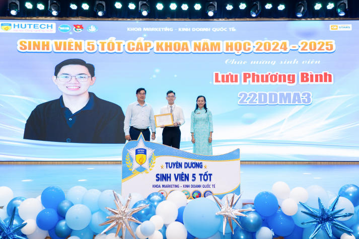 Nhiều kỳ vọng từ Hội nghị tổng kết và phát động phong trào sinh viên năm học 2025-2026 của Khoa Marketing - Kinh doanh quốc tế 68