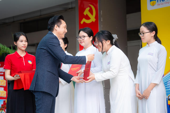 [Video] Khởi động hành trình HUTECH Scholarship Tour 2026 tại THPT Nguyễn Hữu Thọ (TP.HCM), tiếp sức sĩ tử trước kỳ thi THPT 16