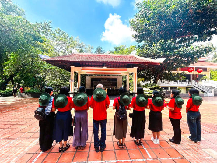 Đảng viên Chi bộ 7 HUTECH về nguồn bồi đắp lý tưởng cách mạng 57