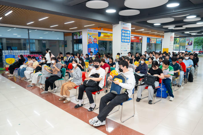 HUTECH phối hợp UEF tổ chức thành công kỳ thi V-SAT 2026 cho gần 1.000 thí sinh 18