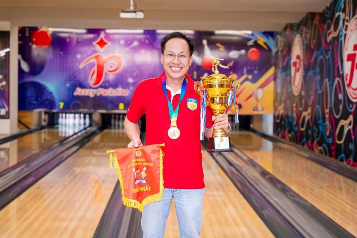 HUTECH giành cúp vô địch Giải Bowling khối thi đua số 4 năm học 2023-2024 70