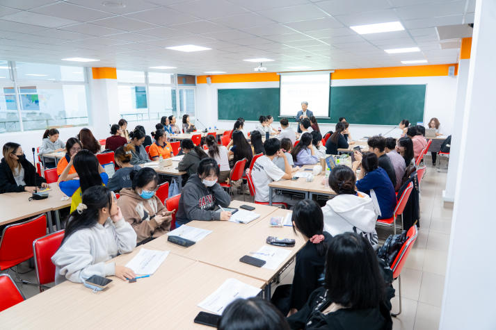 Cội rễ văn minh từ tinh thần gắn kết: Bài học GS. Yoo Kwon Jong chia sẻ với sinh viên 37