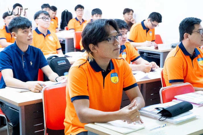 [Gương mặt tân sinh viên] Huỳnh Minh Khôi và hành trình hiện thực hóa đam mê công nghệ 52