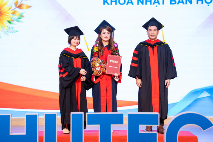 Các tân khoa HUTECH và hành trình học tập không ngừng nghỉ 108