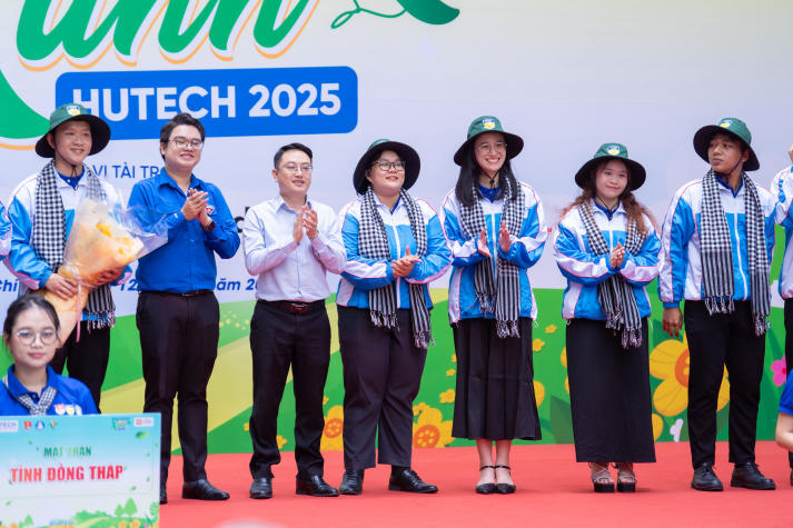 Lễ ra quân Mùa hè xanh HUTECH 2025: Sắc áo xanh tình nguyện vì cộng đồng 147