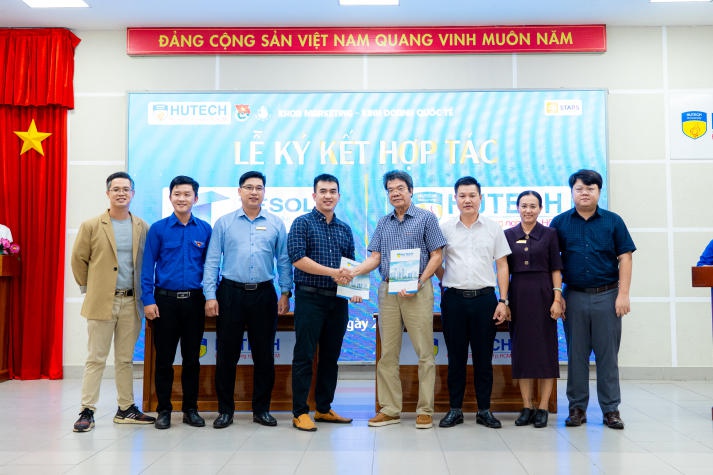 Khoa Marketing - Kinh doanh quốc tế tuyên dương gần 600 sinh viên tiêu biểu Học kỳ I 2023-2024 109