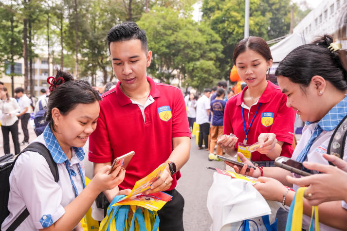 Tư vấn mùa thi năm 2025 tại Đồng Nai: HUTECH giải đáp “tất tần tật” thắc mắc ngành nghề, học phí, học bổng cho teen 2k7 65