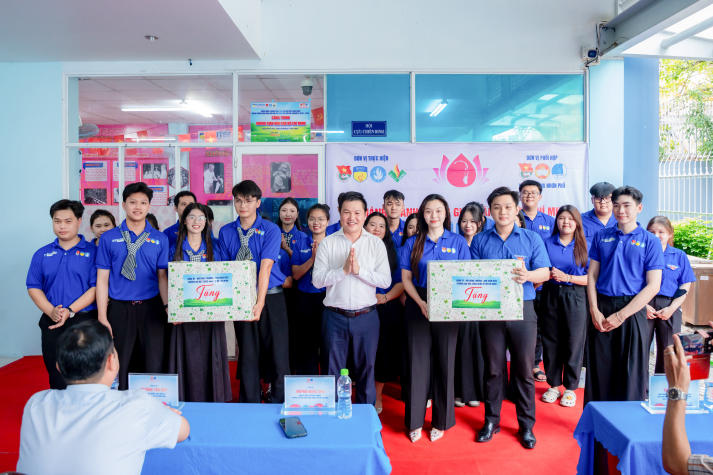 Khánh thành “Không gian Văn hóa Hồ Chí Minh”, tuổi trẻ HUTECH lan tỏa giá trị nhân văn trong cộng đồng 97