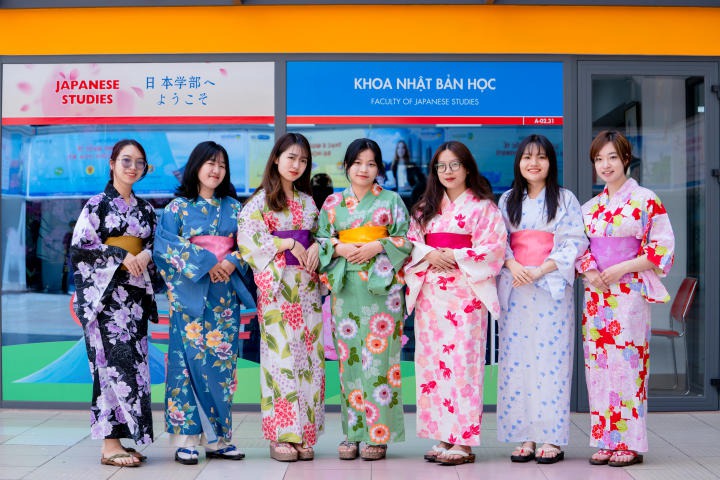 Sinh viên Khoa Nhật Bản học tìm hiểu về trang phục truyền thống của đất nước mặt trời mọc 9