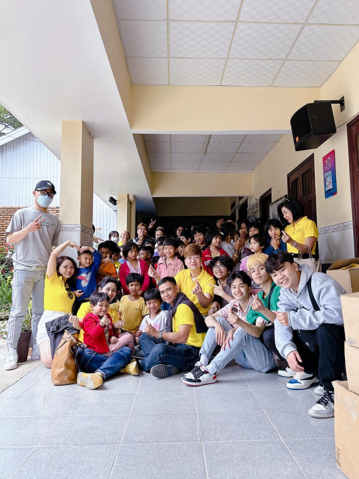  Thầy trò Viện Âm nhạc & Nghệ thuật HUTECH đã trao hơn 500 phần quà đến trẻ em nghèo và những người kém may mắn tại khu vực tỉnh Lâm Đồng HUTECH 1