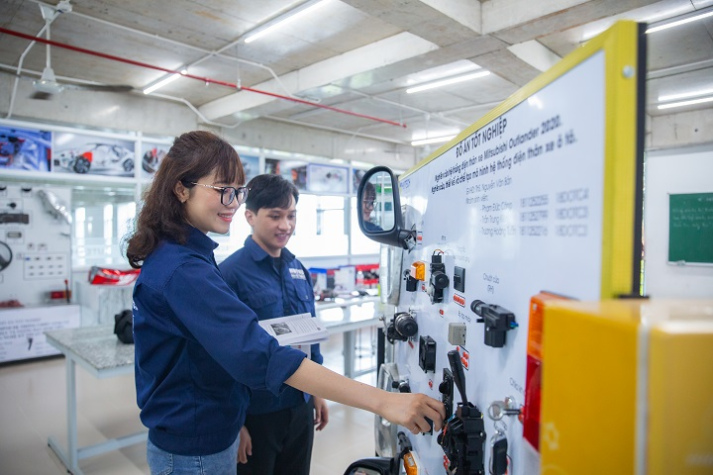 [Hướng nghiệp 2026] Con gái có nên học Công nghệ kỹ thuật ô tô? 4