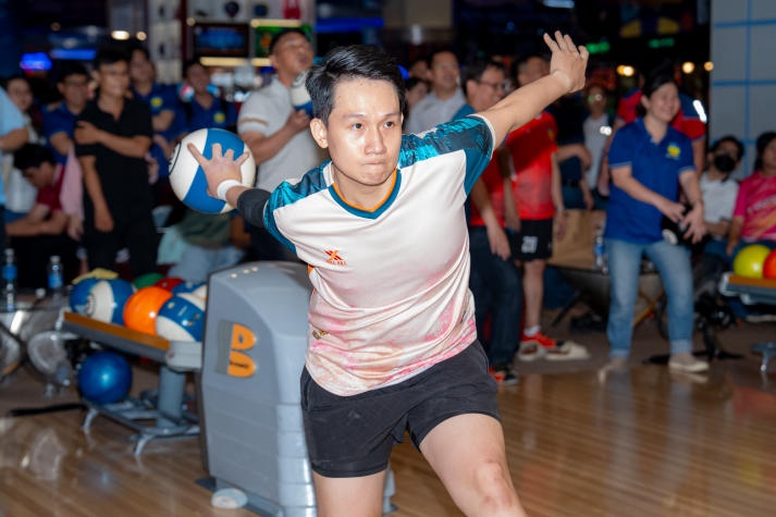 [Hội thao CB-GV-NV HUTECH 2024] Cúp vàng bộ môn Bowling đã xác định chủ nhân 52