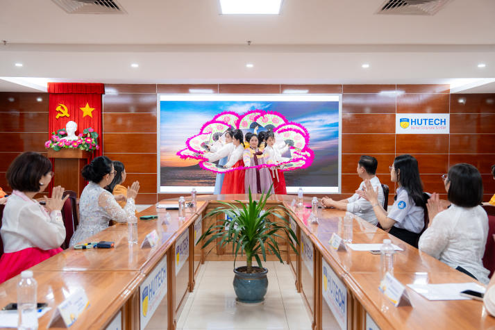 Khoa Hàn Quốc học chào đón tân sinh viên khóa 2025, khởi đầu hành trình hội nhập và phát triển toàn cầu 12