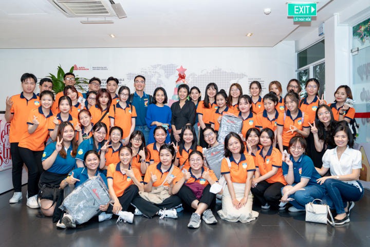 Chuyến tham quan đến Công ty TNHH Avery Dennison RIS Việt Nam của sinh viên ngành Tiếng Anh thương mại HUTECH 4