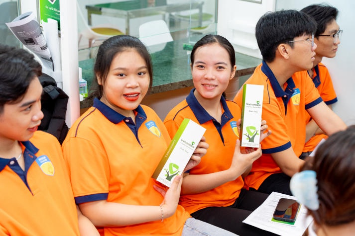 Sinh viên Khoa Tài chính - Thương mại HUTECH tham quan Vietcombank 92
