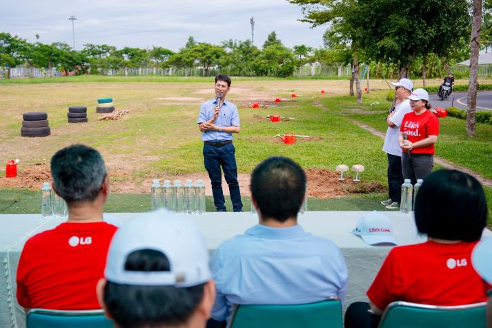 Tree Planting Ceremony in Partnership Between HUTECH and LG Electronics 57