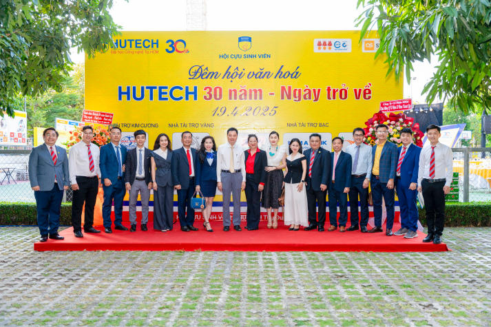 “HUTECH 30 năm - Ngày trở về” và hành trình kết nối những thế hệ 43