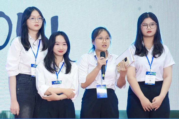 [Video] HUTECH 2024: Nhìn lại 10 gương mặt sinh viên nổi bật trong học thuật - văn hóa - thể thao 92