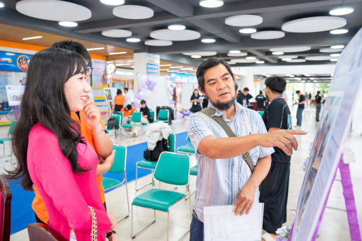 Sinh viên Khoa Quản trị kinh doanh giành giải Quán quân HUTECH Photo Contest “Beloved Teacher 2025” 51