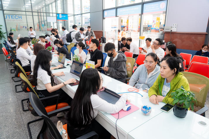 Hướng dẫn nhập học HUTECH 2026: Thời gian, địa điểm, hồ sơ và các bước thực hiện 138