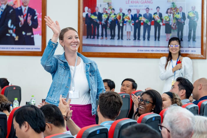 [Video] Sinh viên hào hứng “săn” hơn 1.500 đầu việc hấp dẫn tại “HUTECH International Job Fair 2024” 209