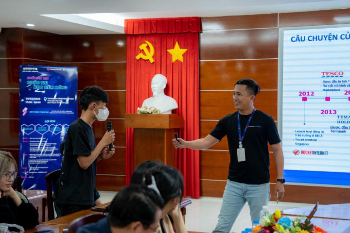Sinh viên Khoa Tài chính - Thương mại tìm hiểu về thương mại điện tử cùng chuyên gia Lazada 94