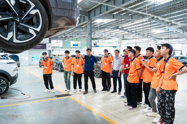 Tham quan thực tế VinFast, sinh viên Viện Kỹ thuật bước gần hơn đến công nghệ giao thông xanh 67