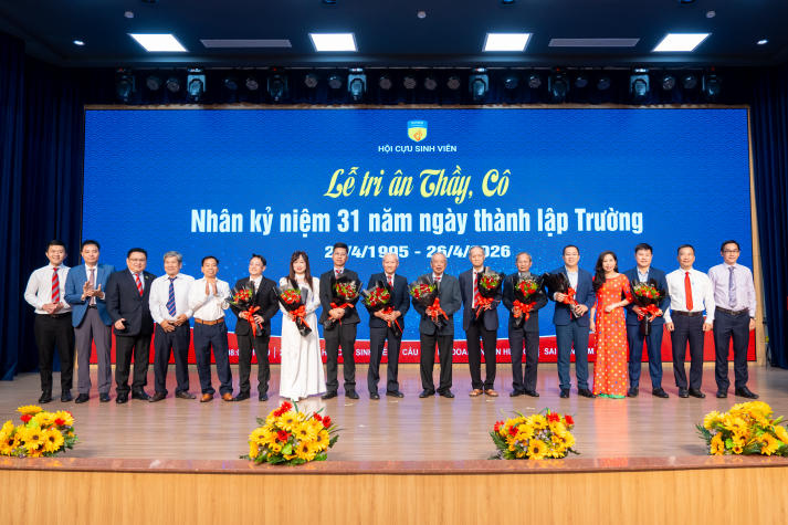 [Video] Doanh nhân HUTECH truyền lửa, trao hơn 300 triệu đồng học bổng tiếp sức sinh viên vượt khó 19