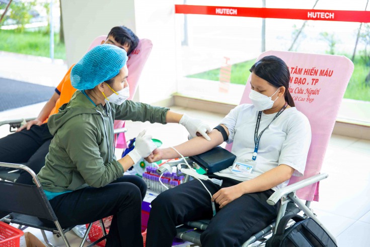 Sinh viên HUTECH hăng hái tham gia hoạt động Hiến máu tình nguyện hưởng ứng chiến dịch Xuân tình nguyện 47