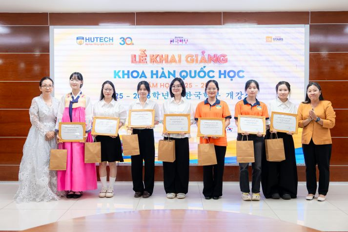 Khoa Hàn Quốc học chào đón tân sinh viên khóa 2025, khởi đầu hành trình hội nhập và phát triển toàn cầu 92