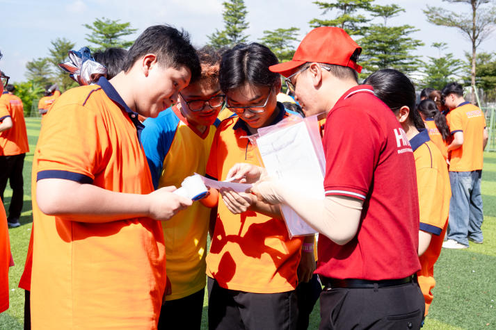 [Video] “iHUTECH - iStart - iShine”: Hành trình gắn kết tân binh Viện Đào tạo Quốc tế 2025 67