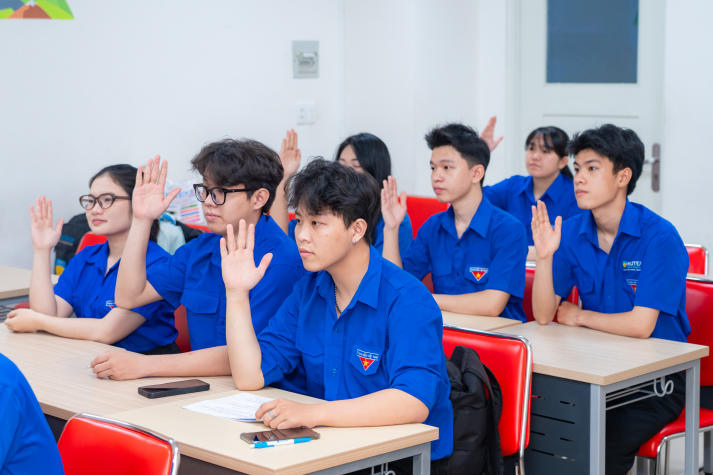 Đoàn Khoa Tài chính - Thương mại kiện toàn nhân sự chủ chốt nhiệm kỳ 2024-2027 49