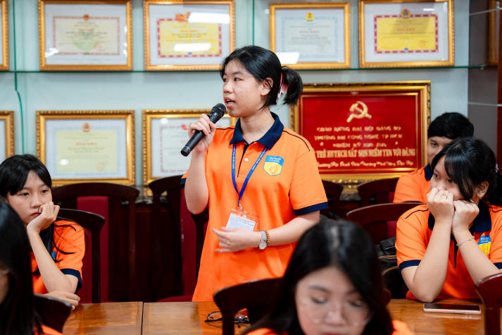 [Video] Á vương Mr World 2024 và MC Vũ Mạnh Cường truyền bí quyết nói trước công chúng cho tân sinh viên HUTECH 70