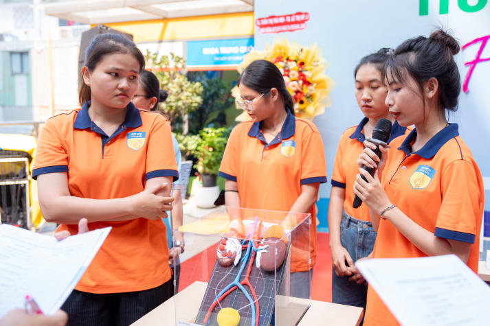 Sắc màu Khoa học sức khỏe bùng nổ tại HUTECH’s Health Festival 2025 192