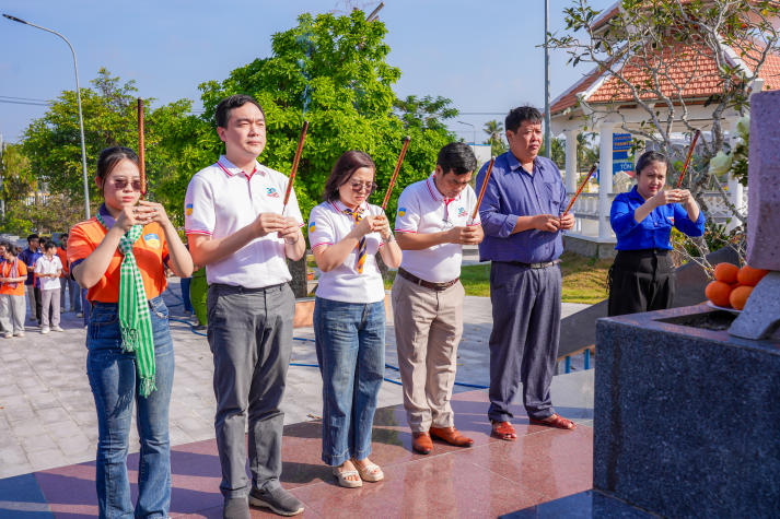 Xuân sắc xanh 2026: Sinh viên HUTECH mang Tết yêu thương đến với người dân Vĩnh Long 112