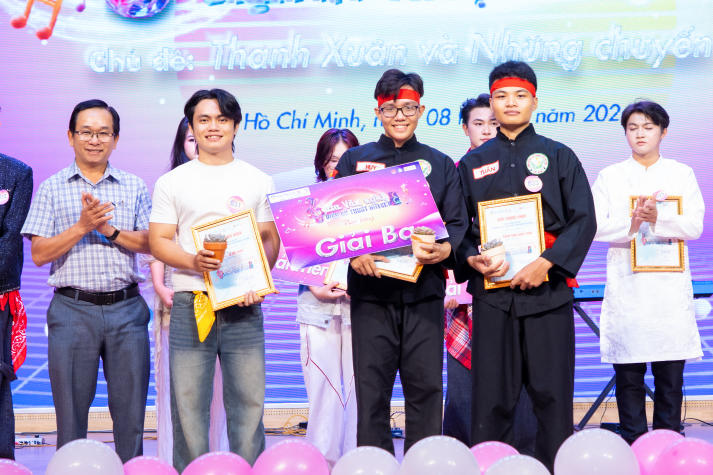 Sinh viên Viện Kỹ thuật “cháy” hết mình tại Gala Văn nghệ mùa X 152