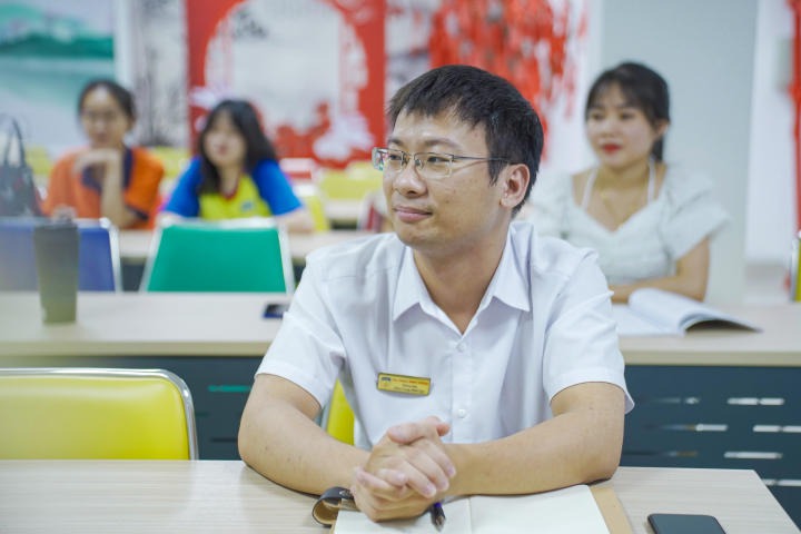 Sinh viên Khoa Trung Quốc học củng cố kiến thức các bộ thủ Tiếng Trung qua cuộc thi học thuật 24